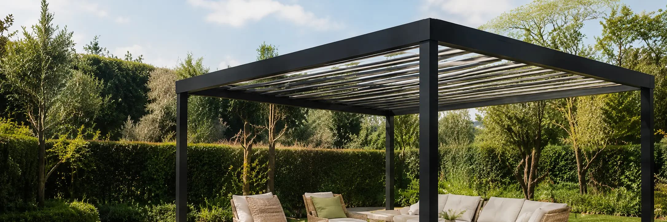 Pergola bioclimatique sur une terrasse