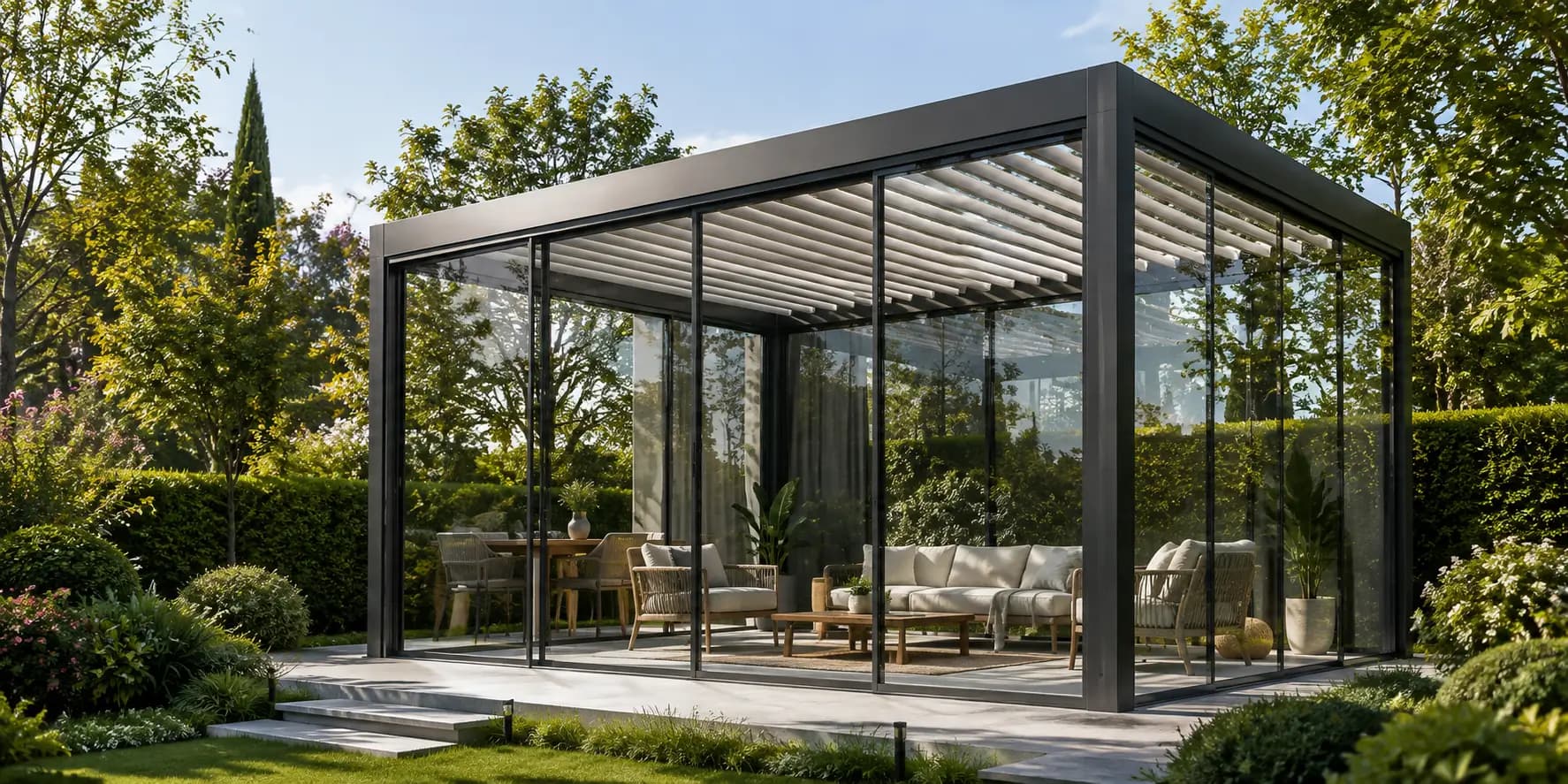 Véranda vitrée attenante à une maison